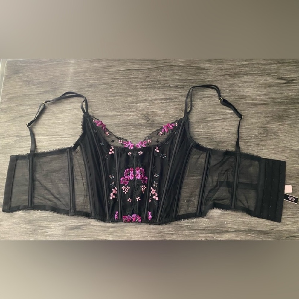 Corset - Picture 3 of 3